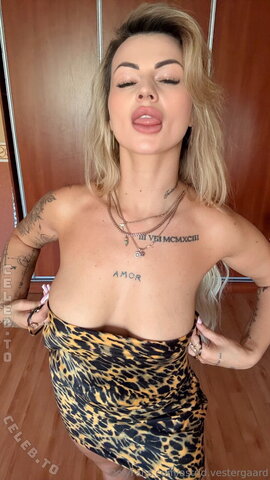 Karolinka.ofi nude photo 52
