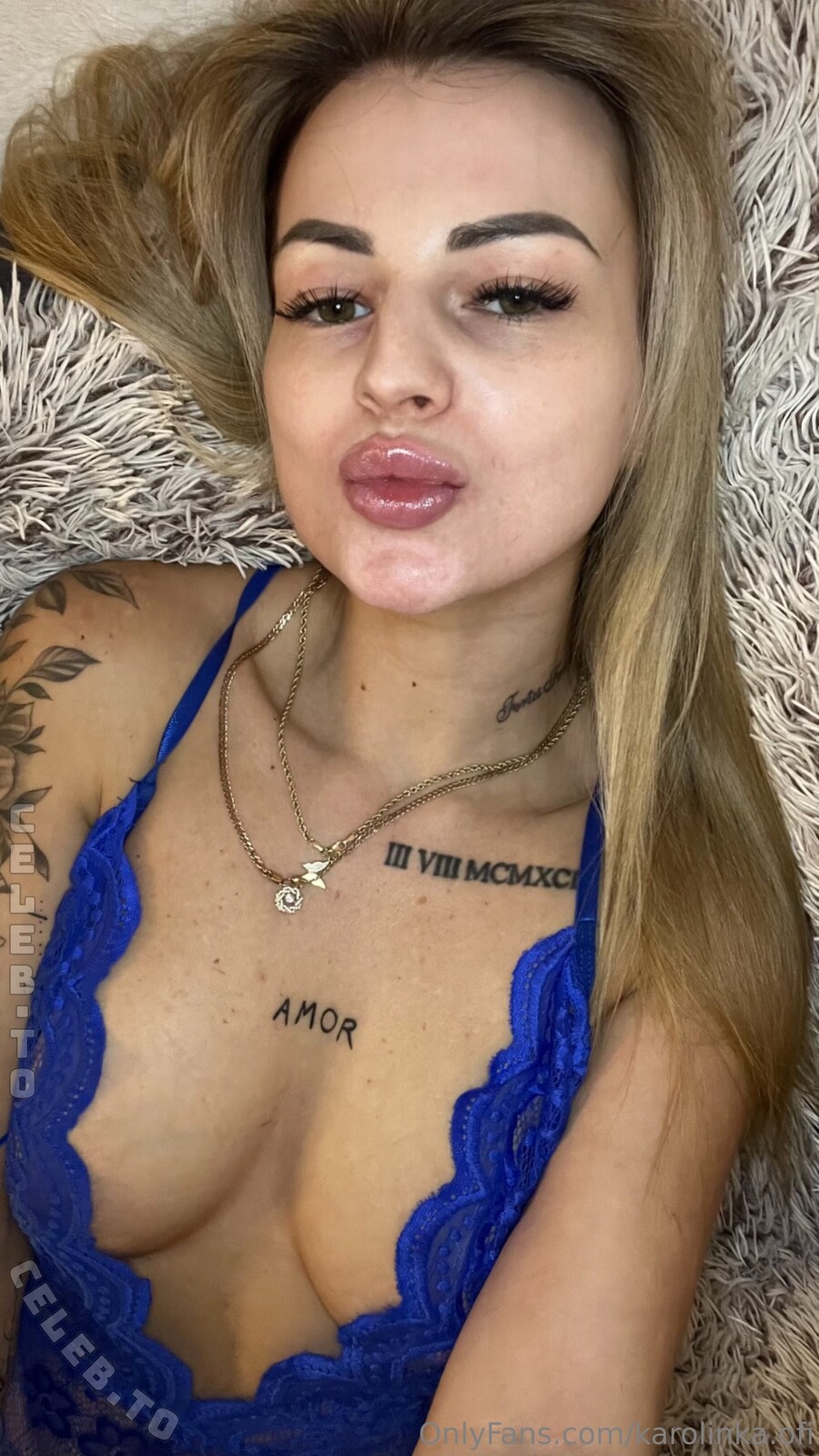 Karolinka.ofi nude photo 4