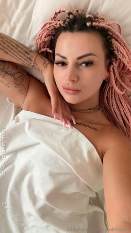 Karolinka.ofi nude photo 26