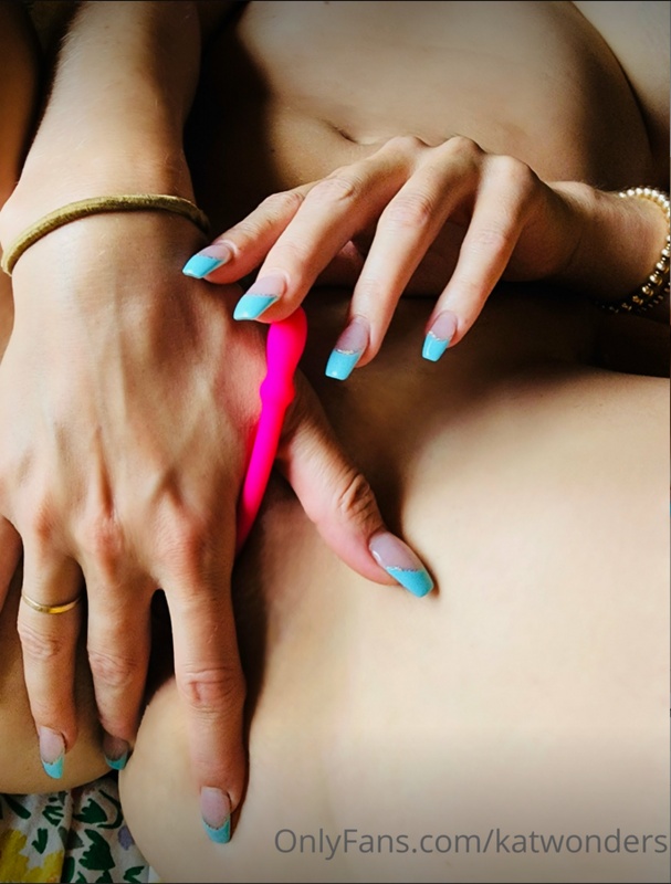 Kat Wonders nude photo 3
