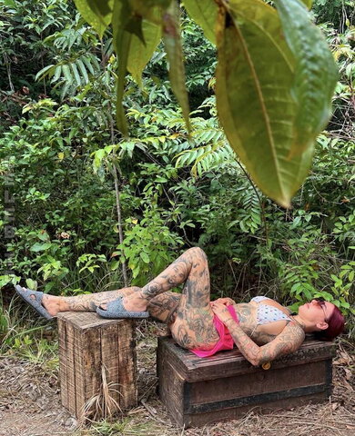Kate Merlan – Side boob 🔥🍒♥️