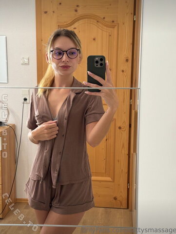 Katharina Hopfer nude photo 11