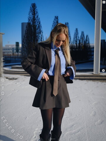 Katharina Kleinfeldt nude photo 22