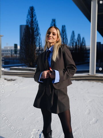 Katharina Kleinfeldt nude photo 20