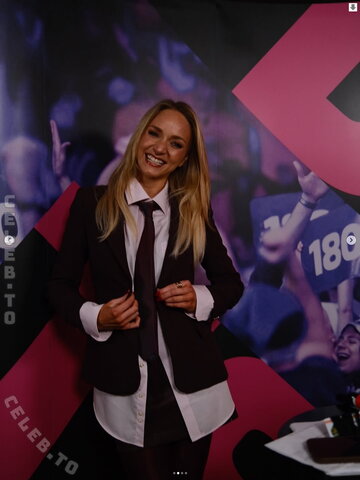 Katharina Kleinfeldt nude photo 17