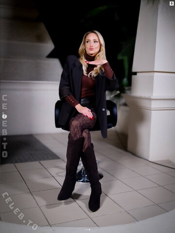 Katharina Kleinfeldt nude photo 9