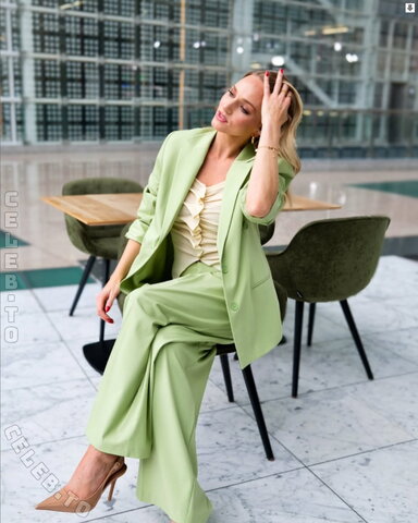 Katharina Kleinfeldt nude photo 3