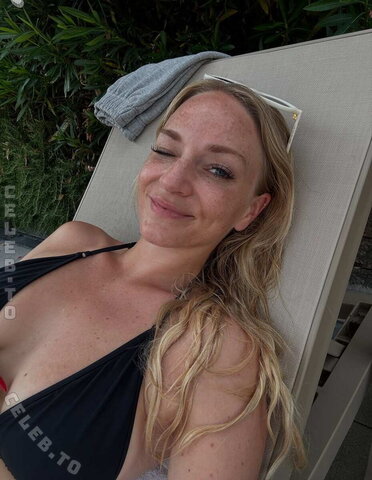 Katharina Kleinfeldt nude photo 2