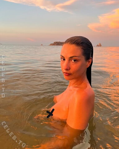 Katherine Henderson nude photo 3