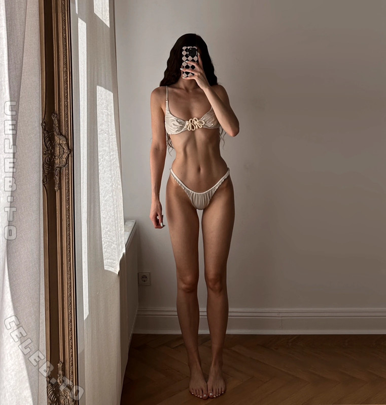 Kathiischr nude photo 2