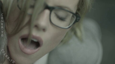 Kathleen Robertson nude