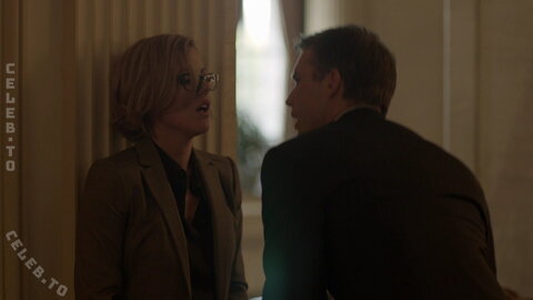 Kathleen Robertson nude