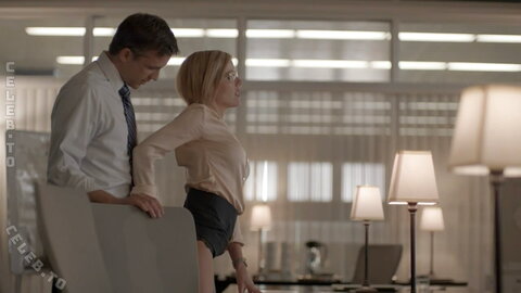 Kathleen Robertson nude