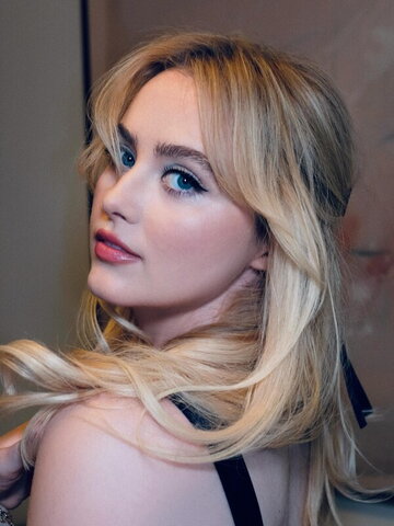 Kathryn Newton Sexy (3 photos)