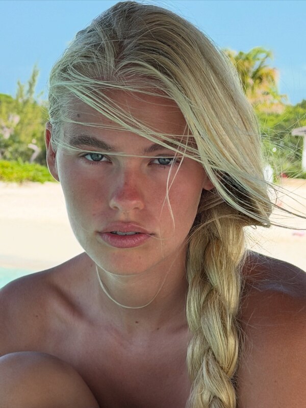Kathryn Watts nude photo 18