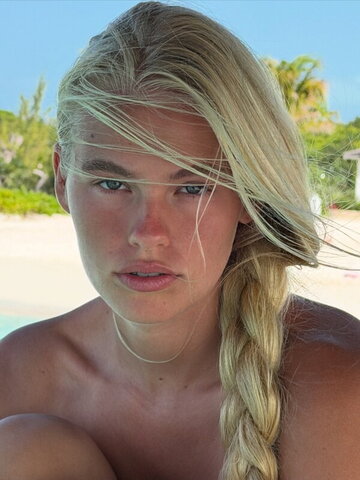 Kathryn Watts nude photo 17