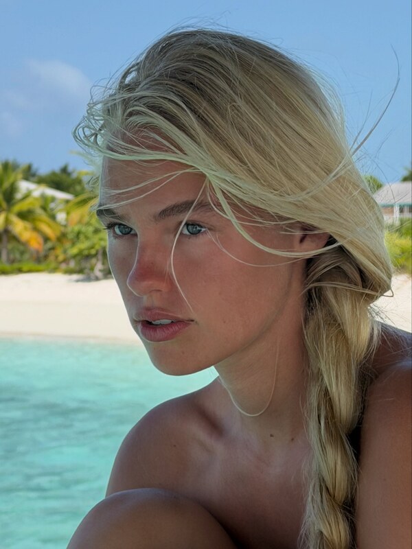 Kathryn Watts nude photo 19
