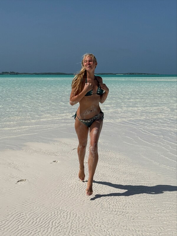 Kathryn Watts nude photo 23