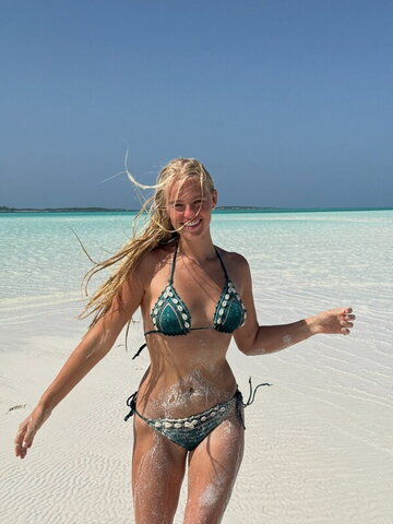 Kathryn Watts nude photo 10