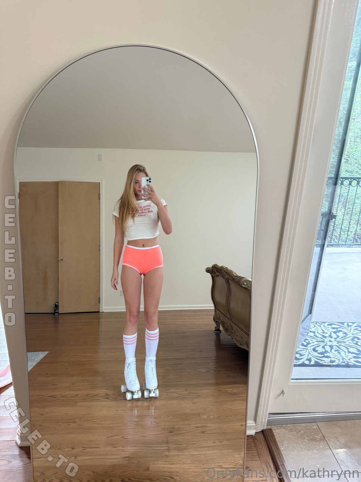 Kathrynn nude photo 1