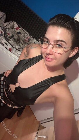 Kathyinframe – Nipple alarm in the story