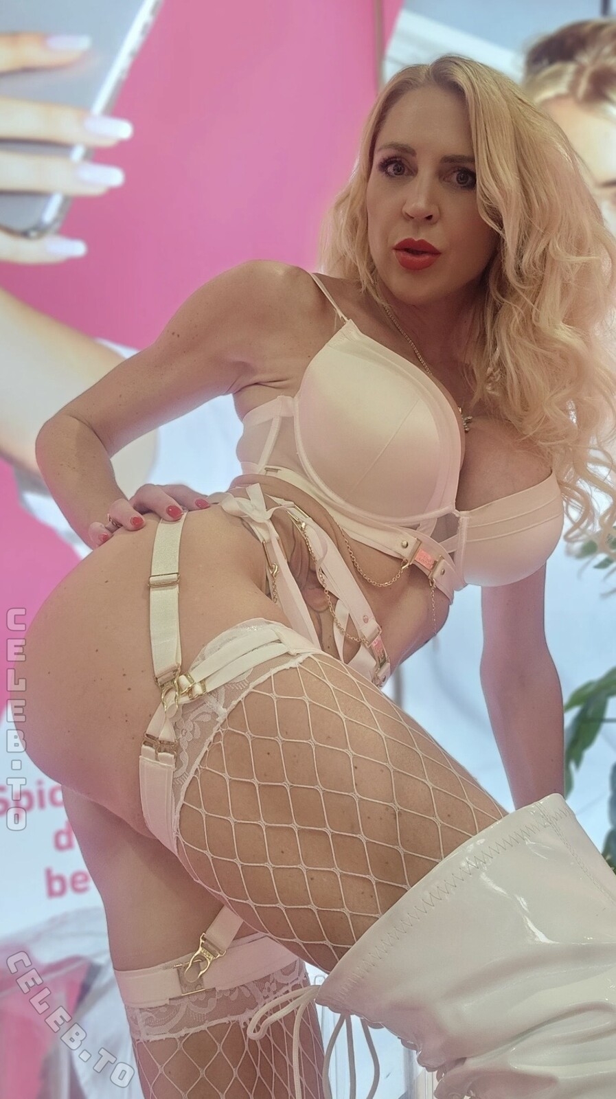 Kathys secret nude photo 3