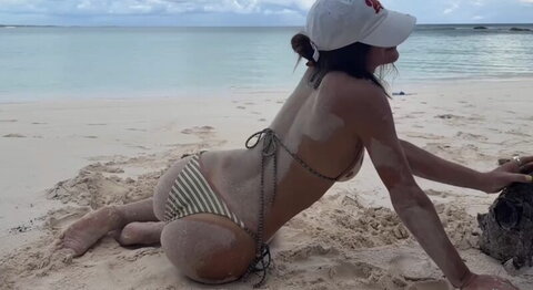 Katie Dillenbeck nude photo 22