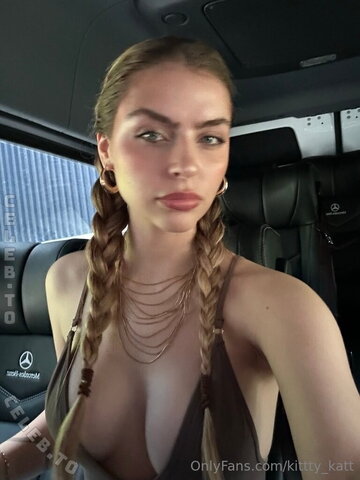 Katie Hamden nude photo 13