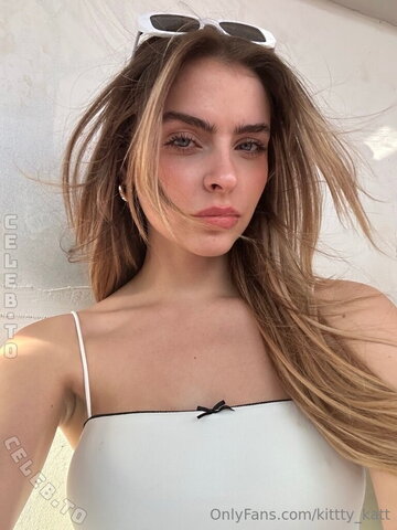 Katie Hamden nude photo 12