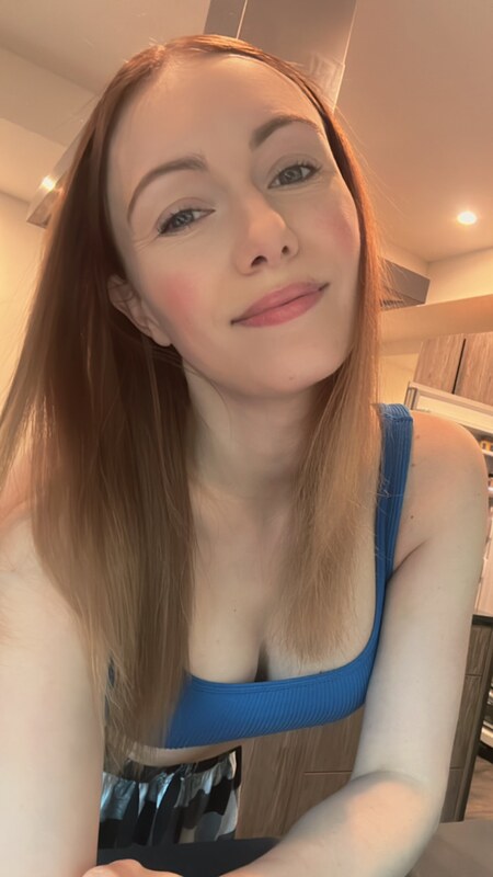 KatieBedford nude photo 2