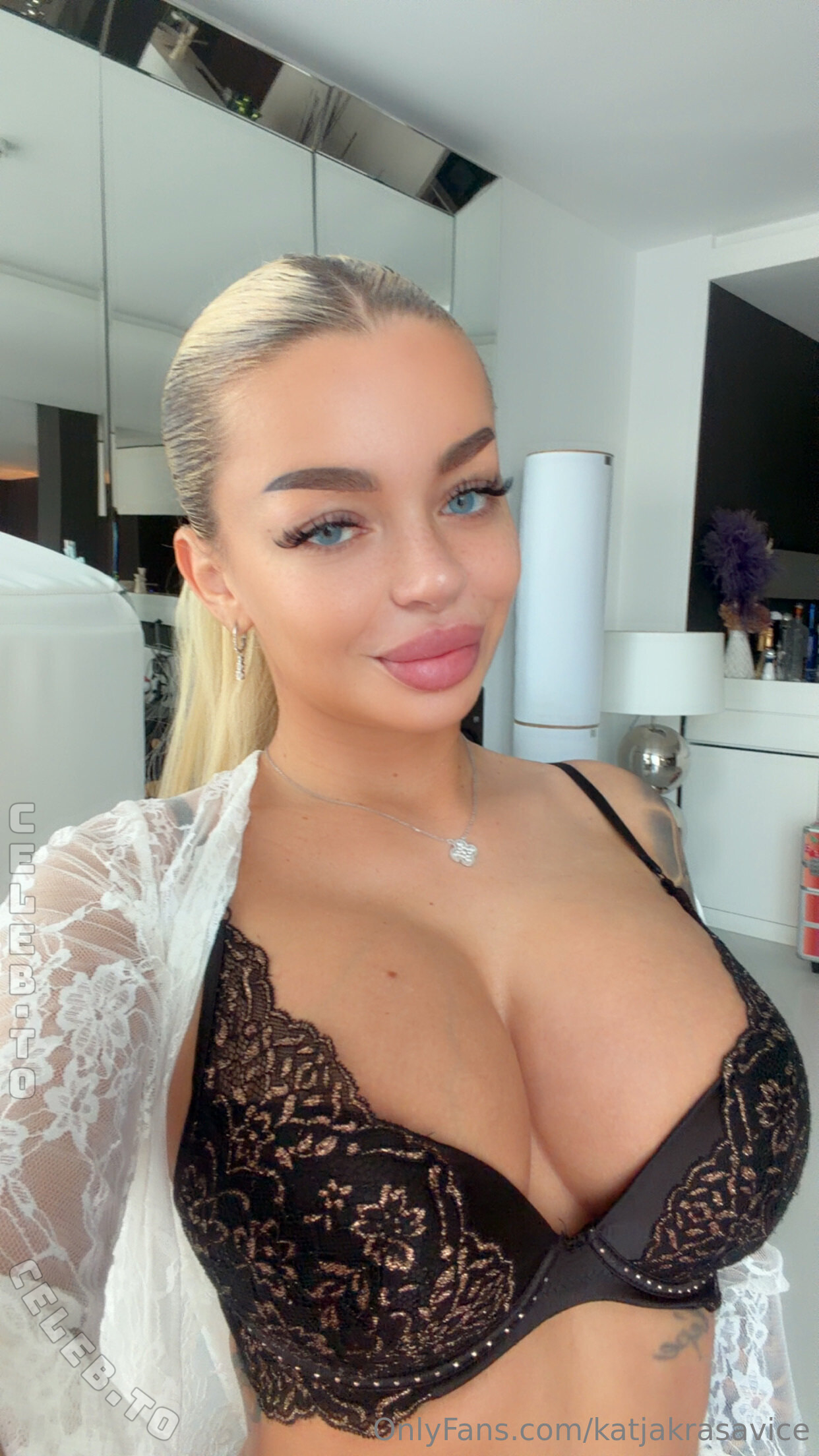 Katja Krasavice nude photo 1