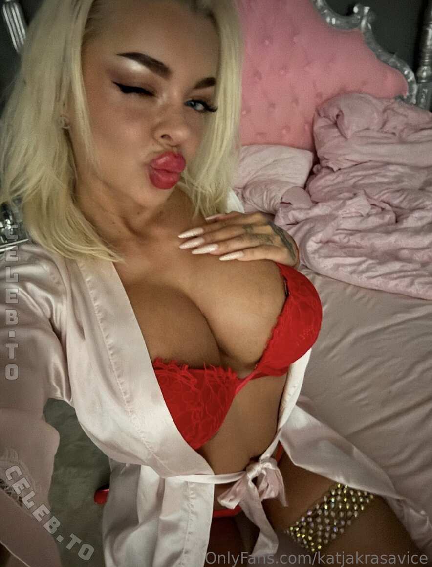 Katja Krasavice nude photo 1