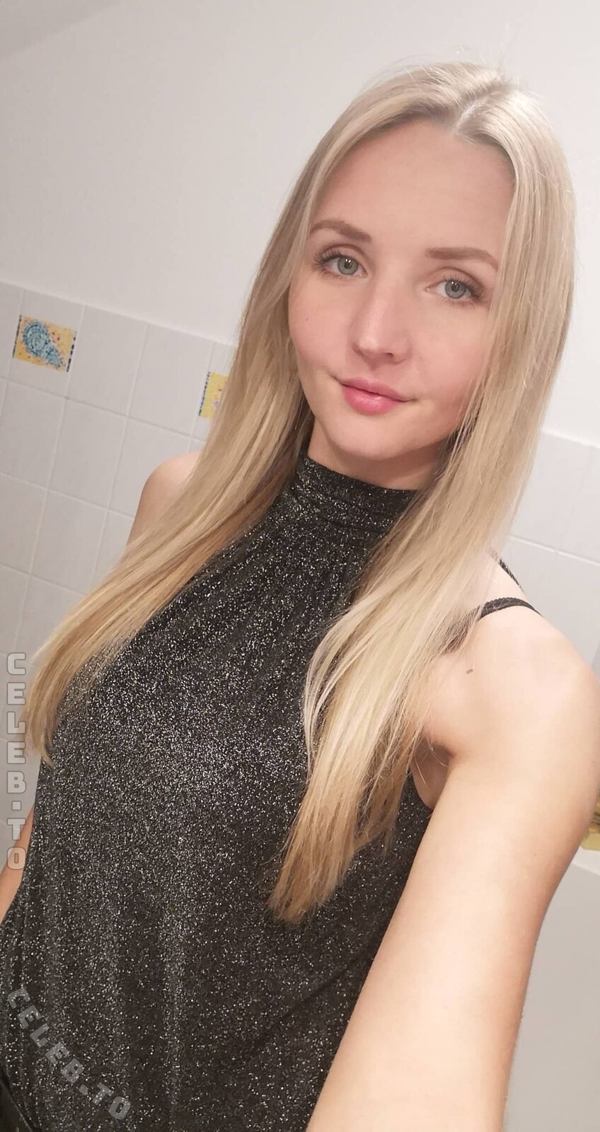 katjawi92 nude photo 8