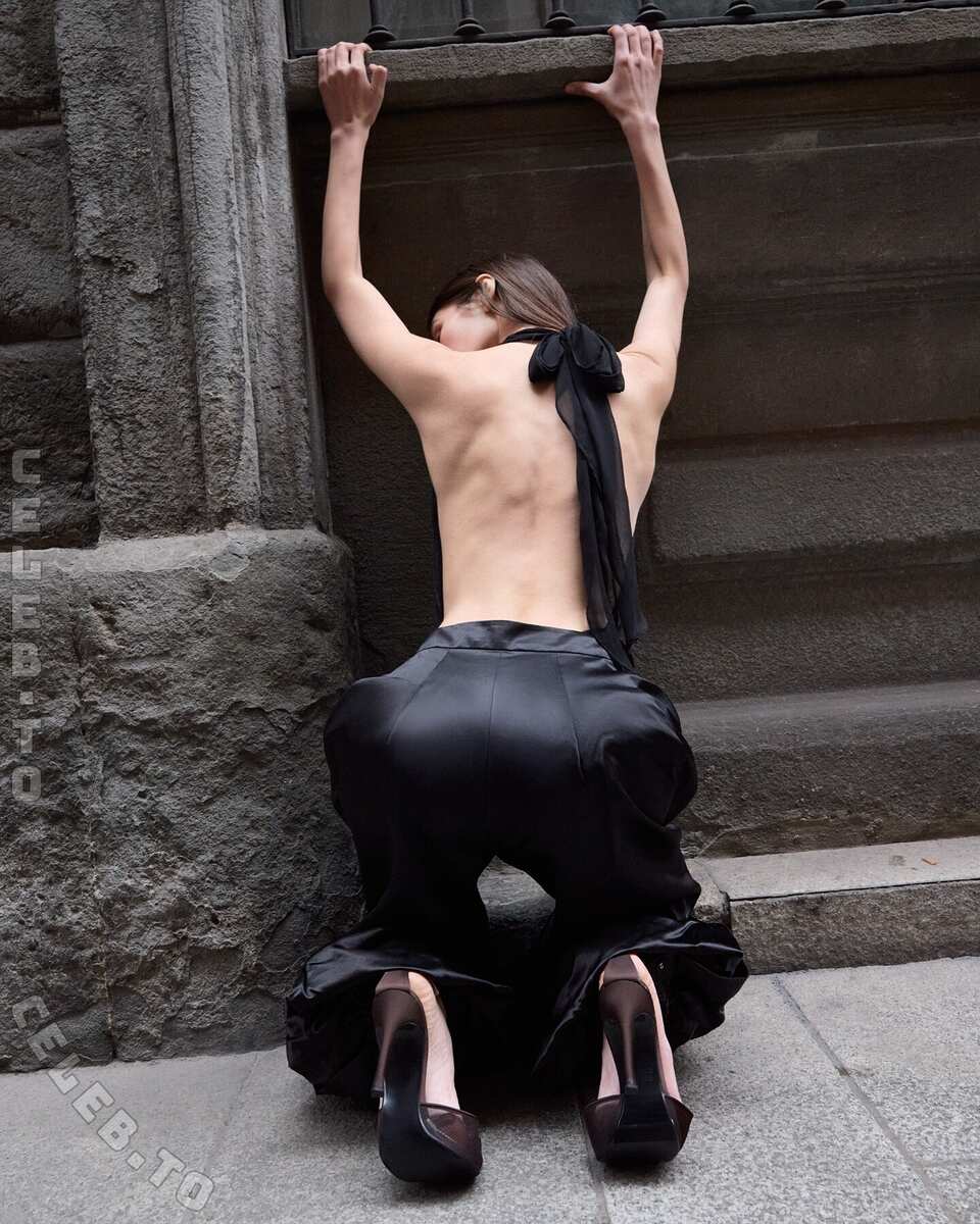 Katrin Korableva nude photo 3