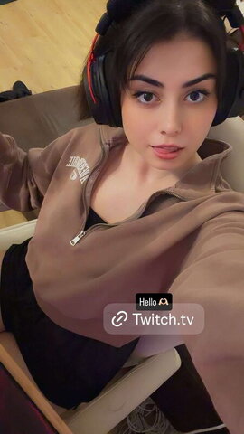 Katsaurus nude photo 1