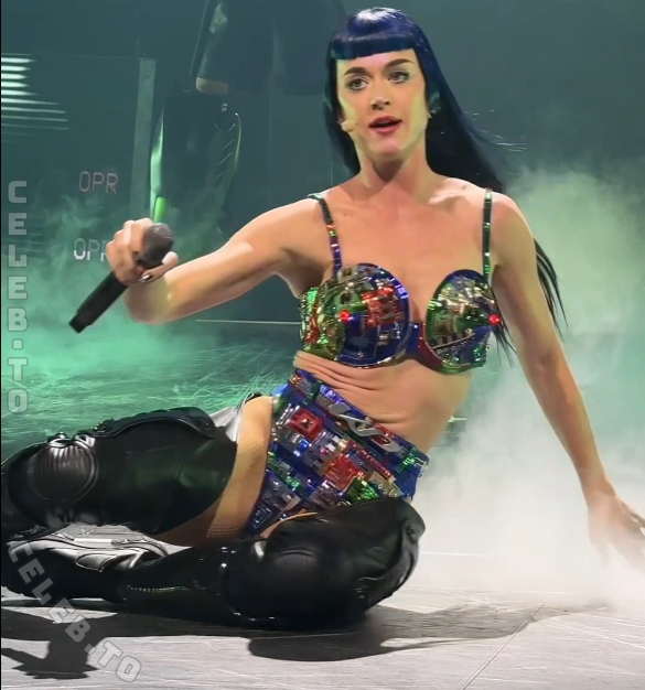 Katy Perry nude photo 7
