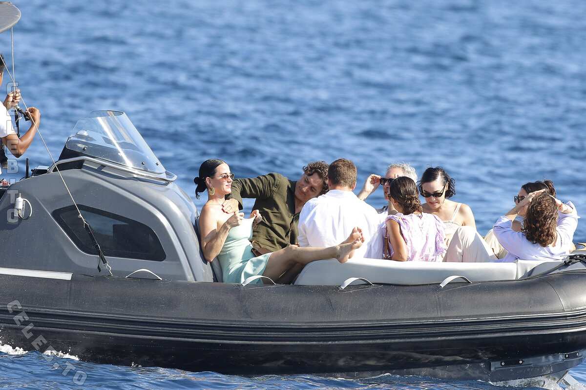Katy Perry nude photo 3