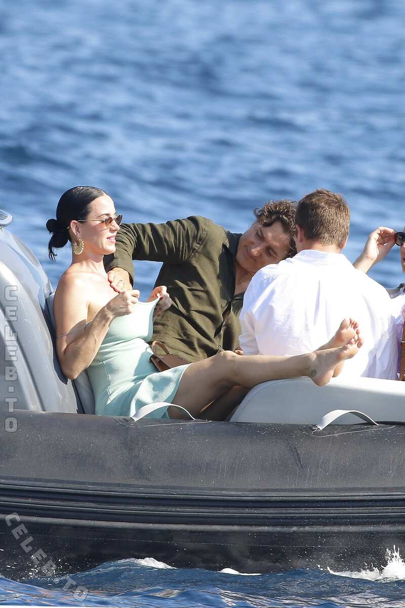 Katy Perry nude photo 4