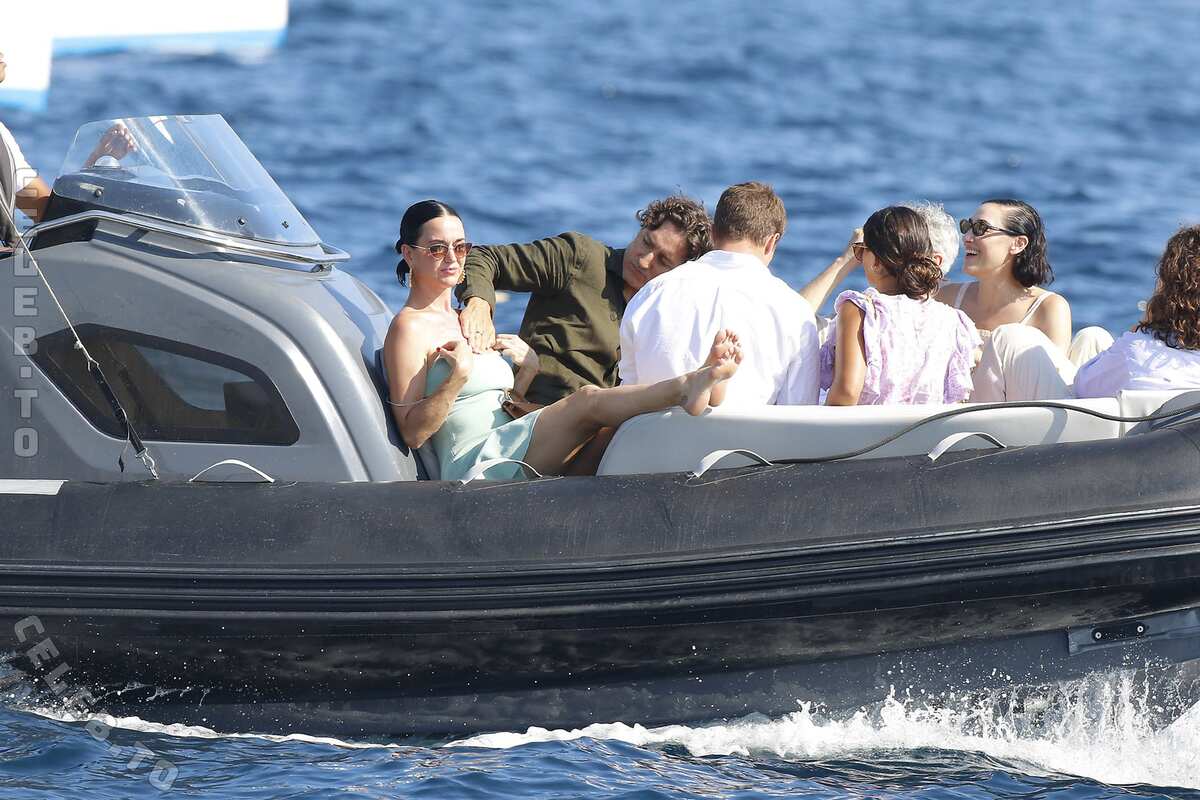 Katy Perry nude photo 6