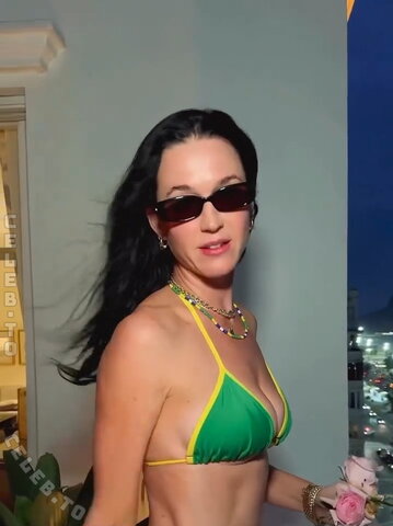 Katy Perry – Brazil vacation