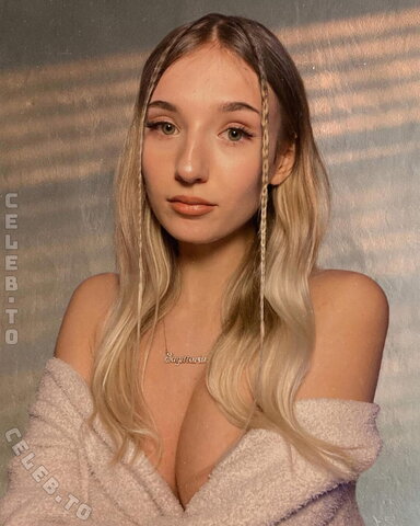 KawaiiTyra nude photo 16