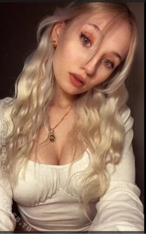KawaiiTyra nude photo 8