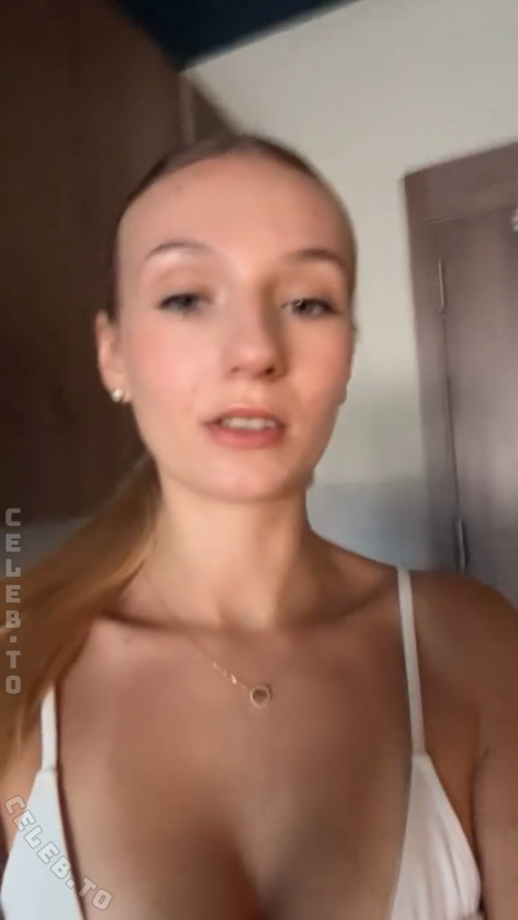 KawaiiTyra nude photo 3