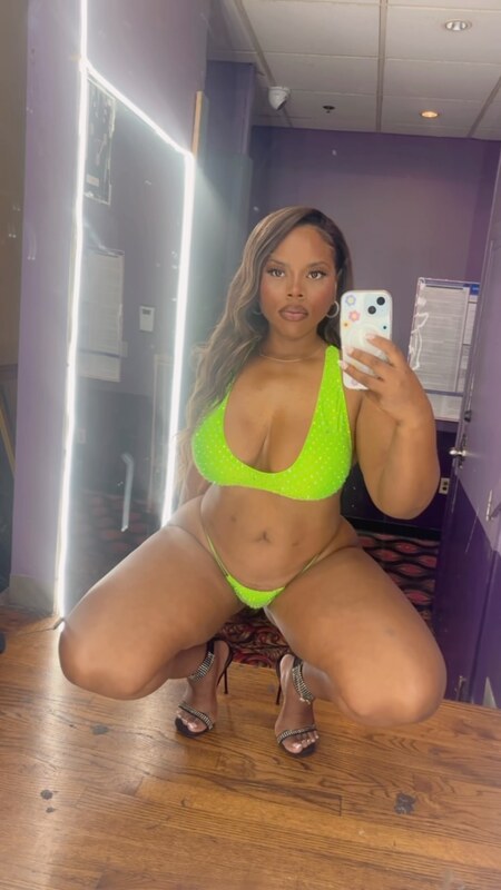 Kayla Henderson nude photo 3