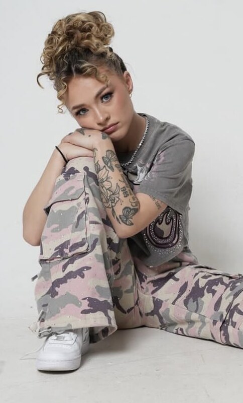 Kayleeterrerooo nude photo 3