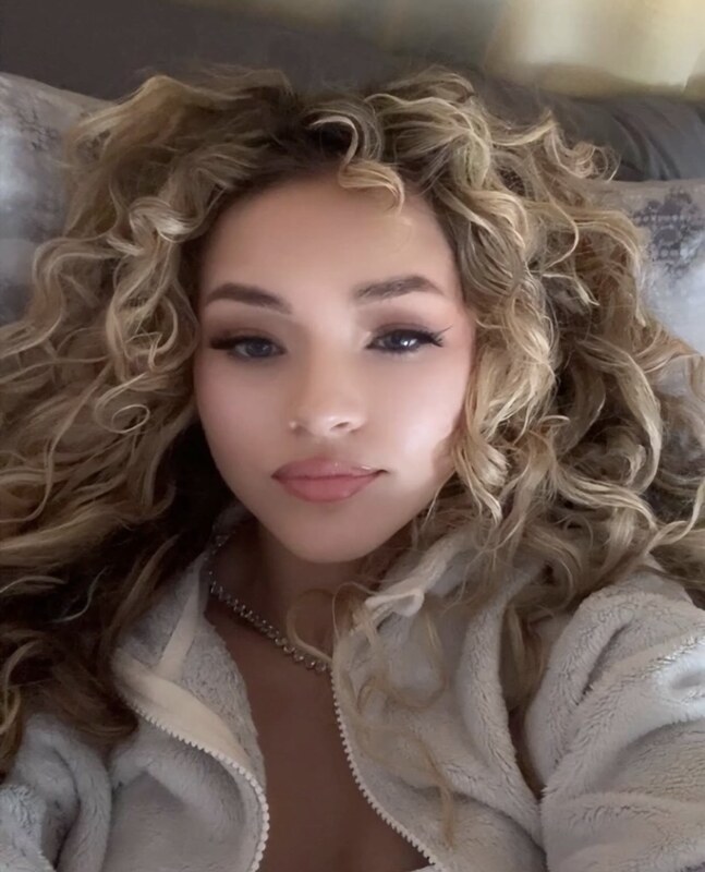 Kayleeterrerooo nude photo 4