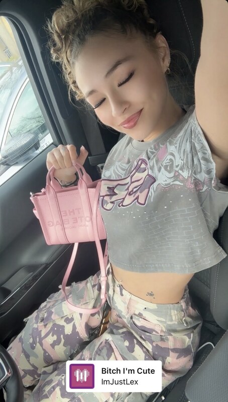 Kayleeterrerooo nude photo 6