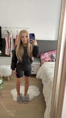 kayliekaylie nude photo 4
