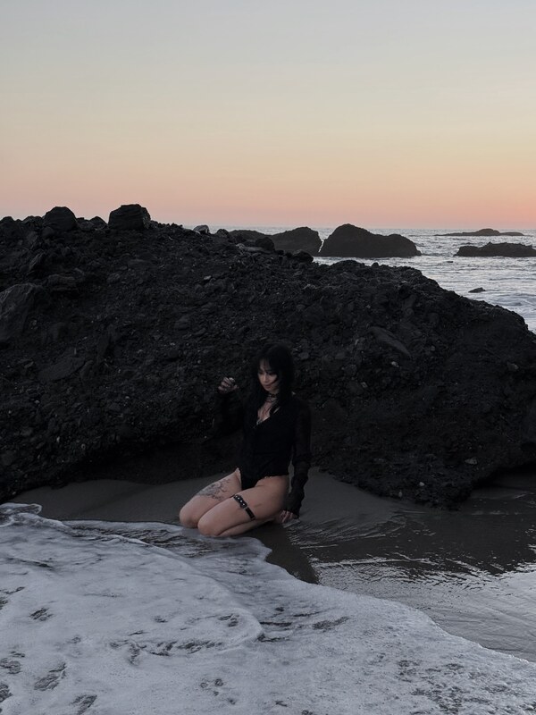kaz.uhh nude photo 32