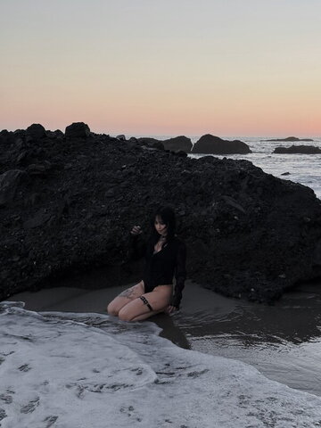 kaz.uhh nude photo 2